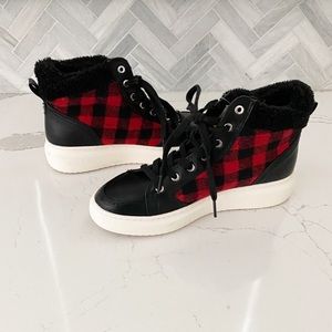 NWOT Marc Fisher
Women's Fellow Sherpa High Top Sneakers